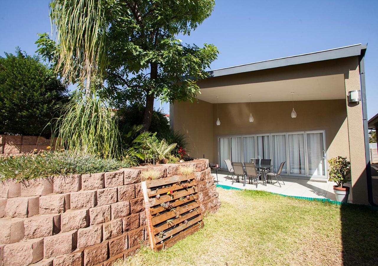 Rnb'S Studio Apartment Windhoek Ngoại thất bức ảnh