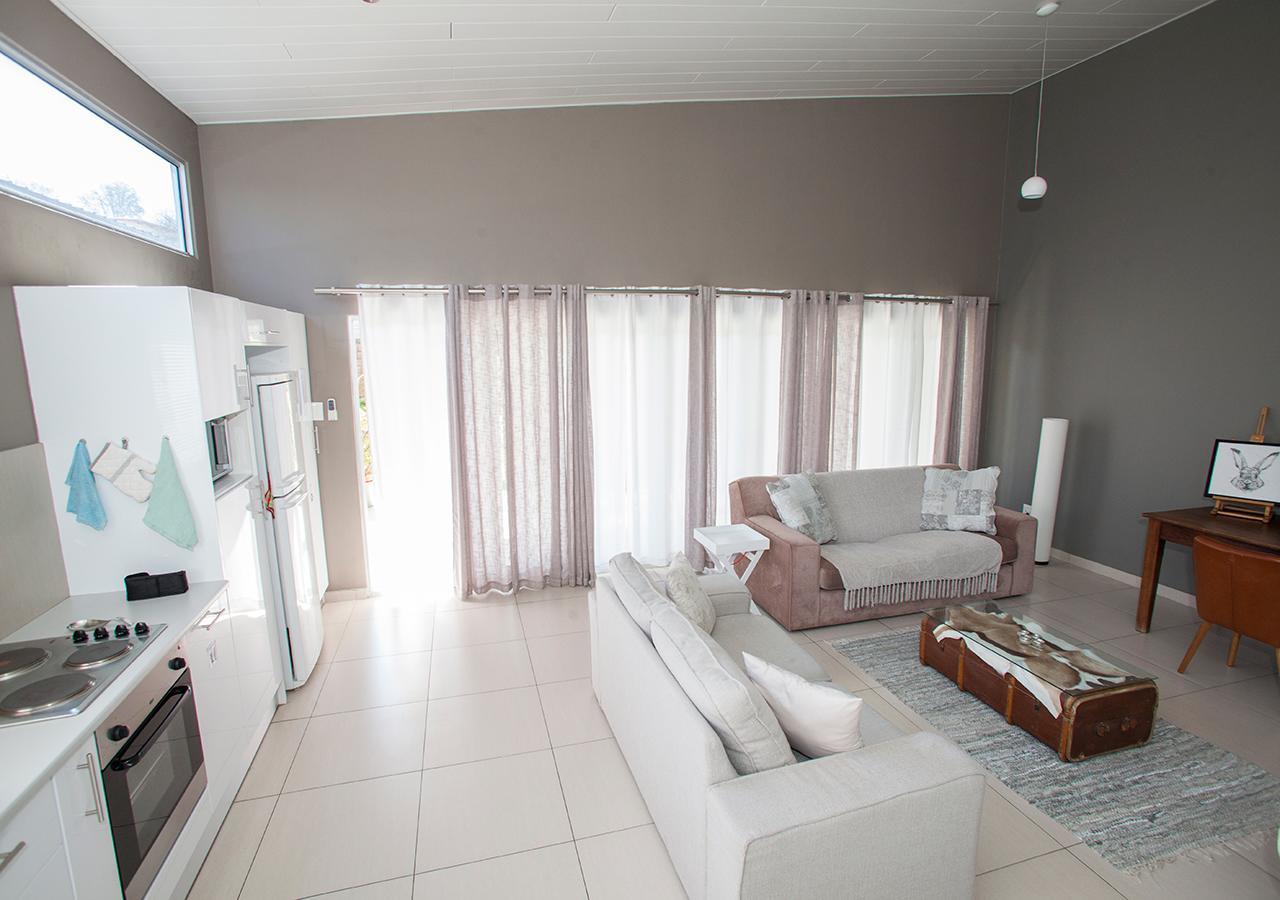 Rnb'S Studio Apartment Windhoek Ngoại thất bức ảnh