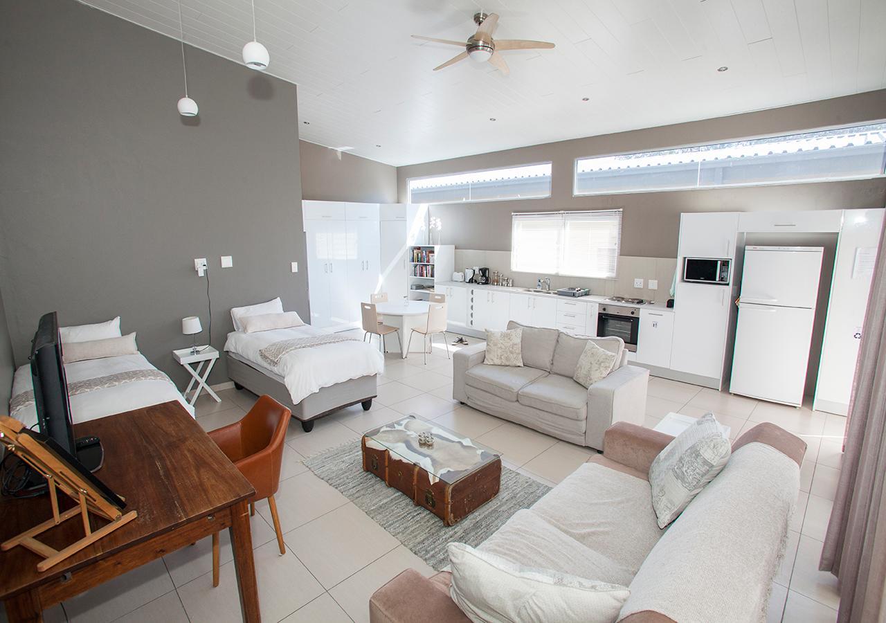 Rnb'S Studio Apartment Windhoek Ngoại thất bức ảnh