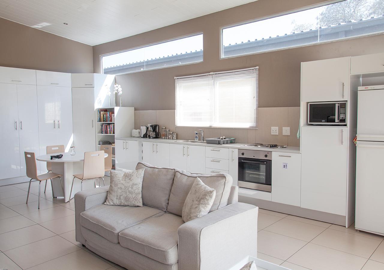 Rnb'S Studio Apartment Windhoek Ngoại thất bức ảnh
