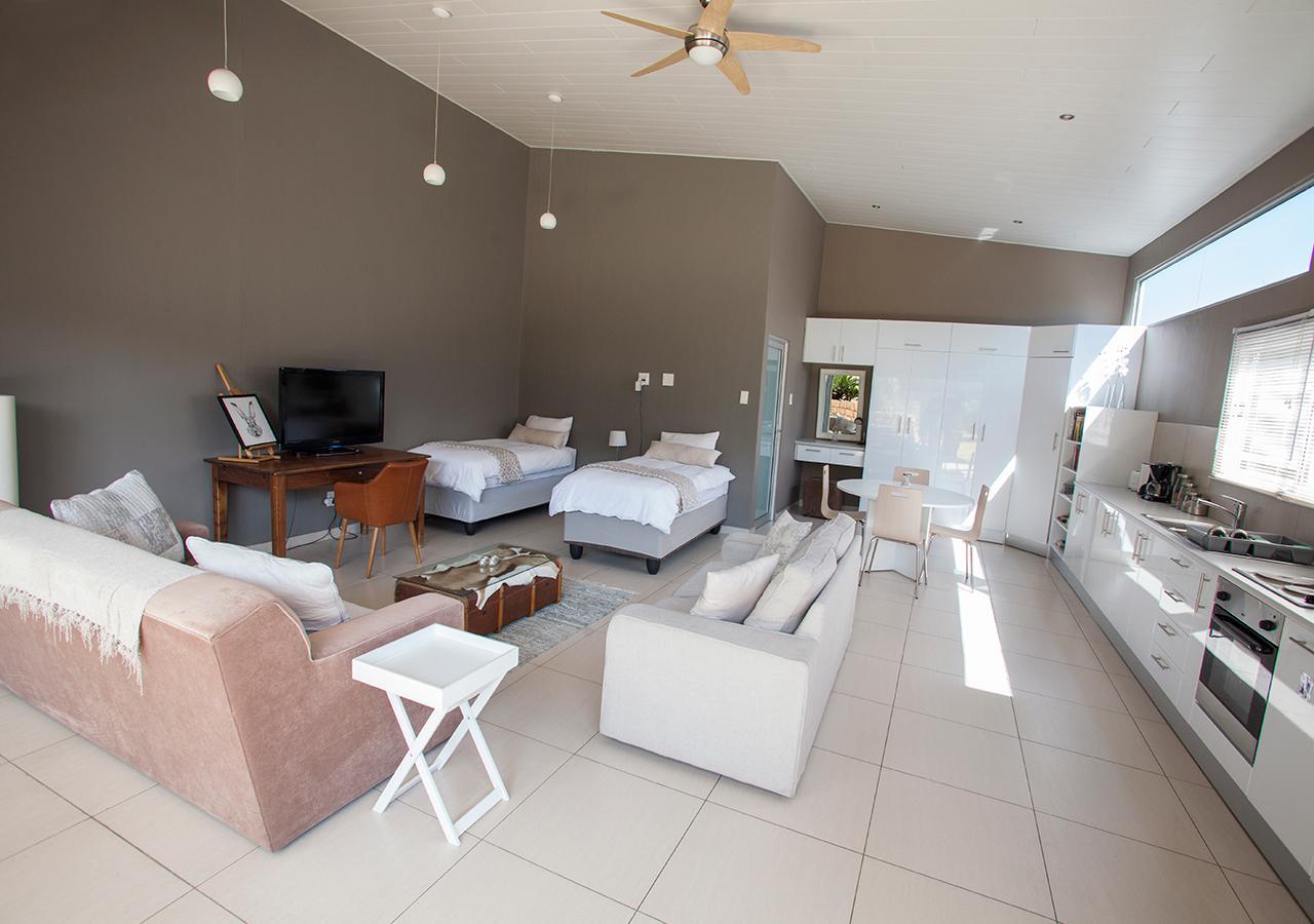 Rnb'S Studio Apartment Windhoek Ngoại thất bức ảnh