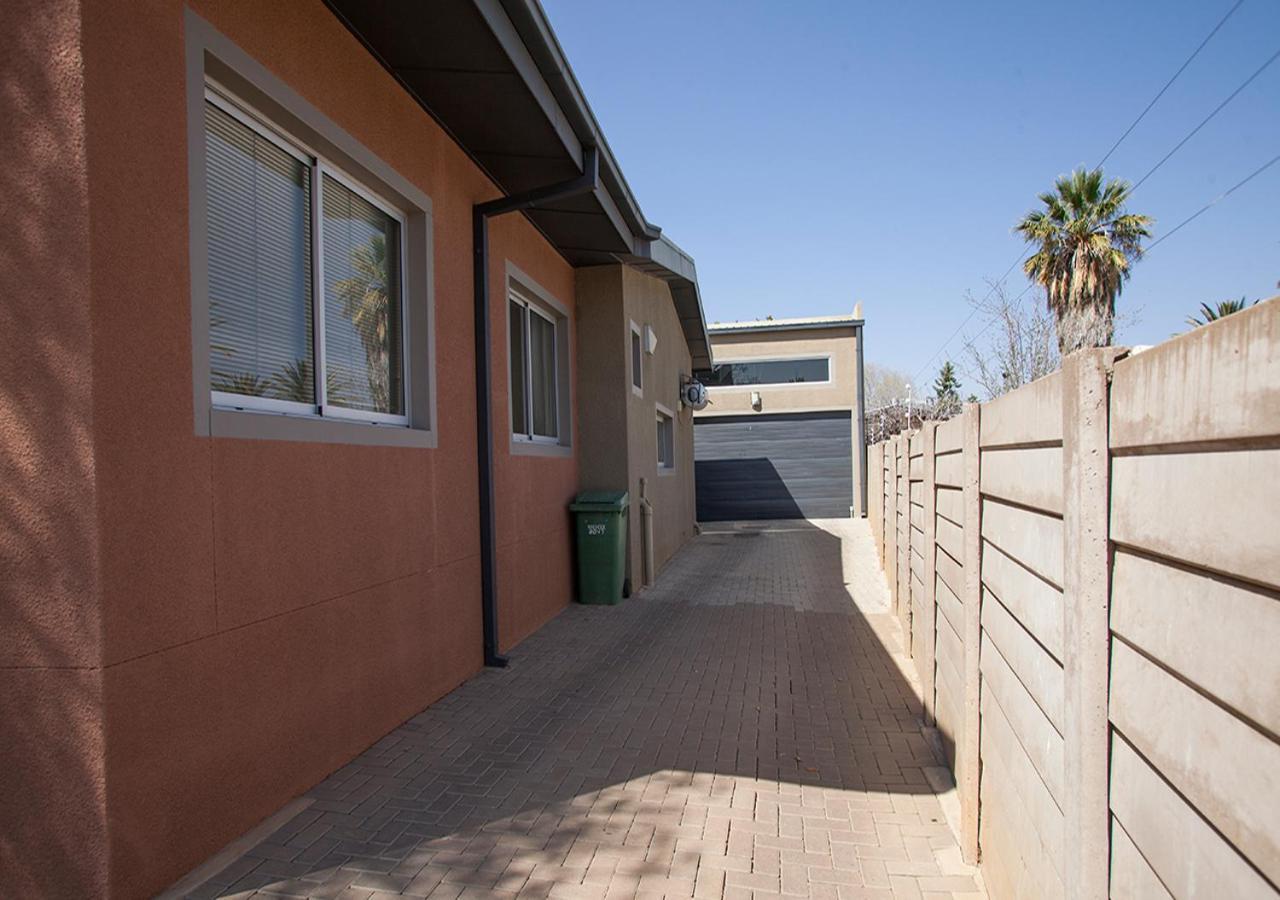 Rnb'S Studio Apartment Windhoek Ngoại thất bức ảnh